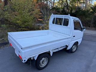 Suzuki Carry: Load bed from the rear right