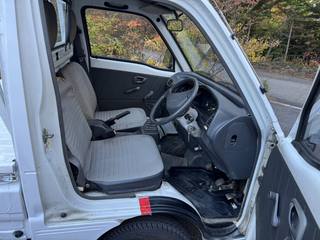 Suzuki Carry: Cabin from the passenger side